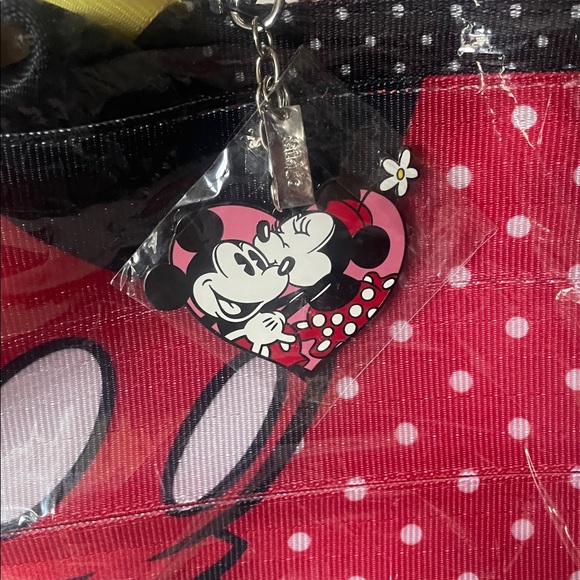 Harvey’s Disney Mickey loves Minnie Wanderlust tote - Picture 3 of 4